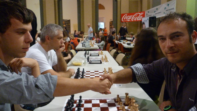 Pierluigi et Serge ont fait partie nulle à la 7ème ronde l'open. Pierluigi et Serge ont fait partie nulle à la 7ème ronde l'open.